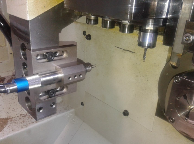 側面加裝<a href='/zouxinjigaopinx.htm' class='keys' title='點擊查看關于高頻銑的相關信息' target='_blank'>高頻銑</a>EM20-S6000.png