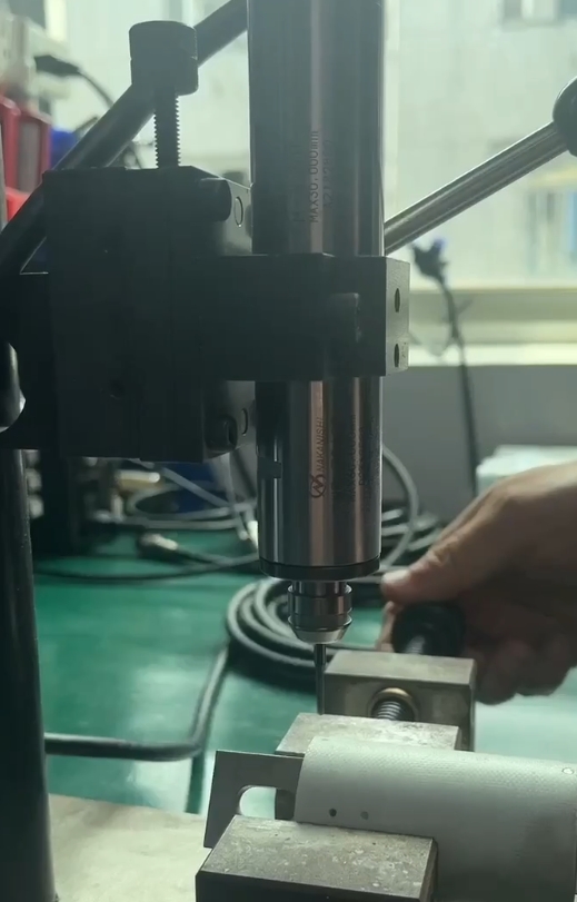 陶瓷纖維鉆孔<a href='gaosuzhuzhou.htm' class='keys' title='點擊查看關(guān)于電主軸的相關(guān)信息' target='_blank'>電主軸</a>1.png