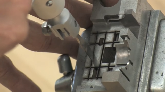 往復(fù)式打磨機(jī)窄槽去毛刺